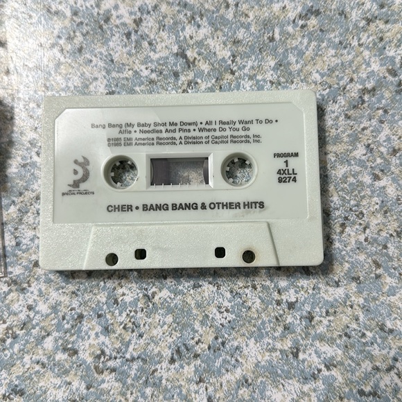 CHER cassette tape. Bang Bang and other hits. In excellent used condition. - Picture 4 of 5